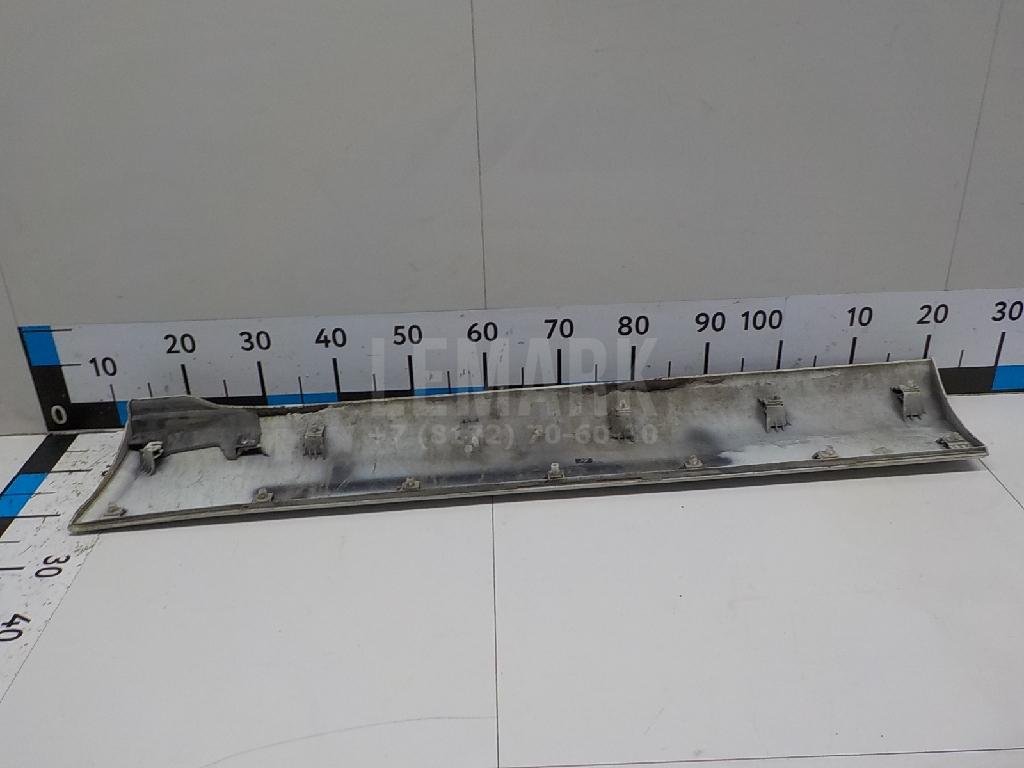 Накладка двери передней левой