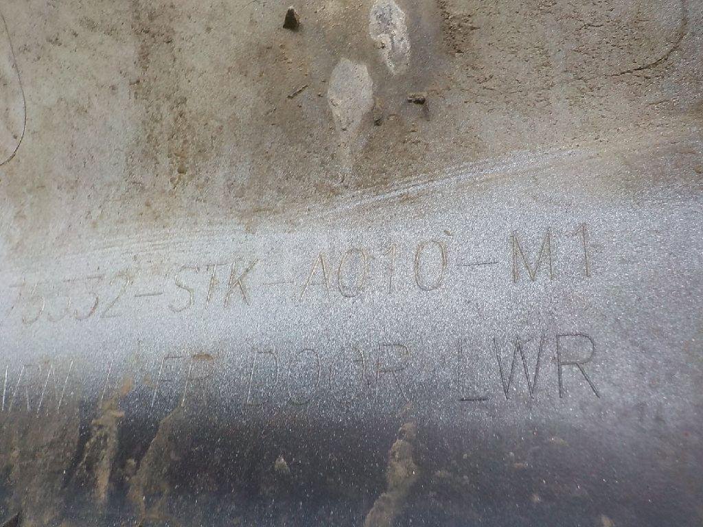 Накладка двери передней левой