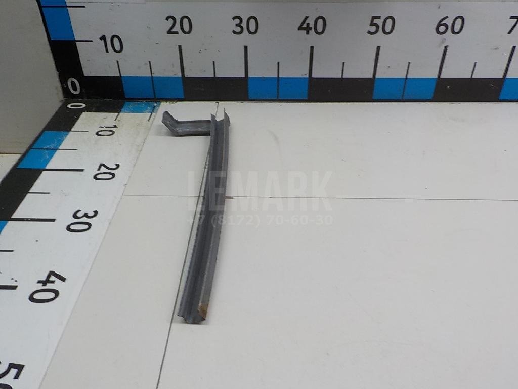 Направляющая стекла двери