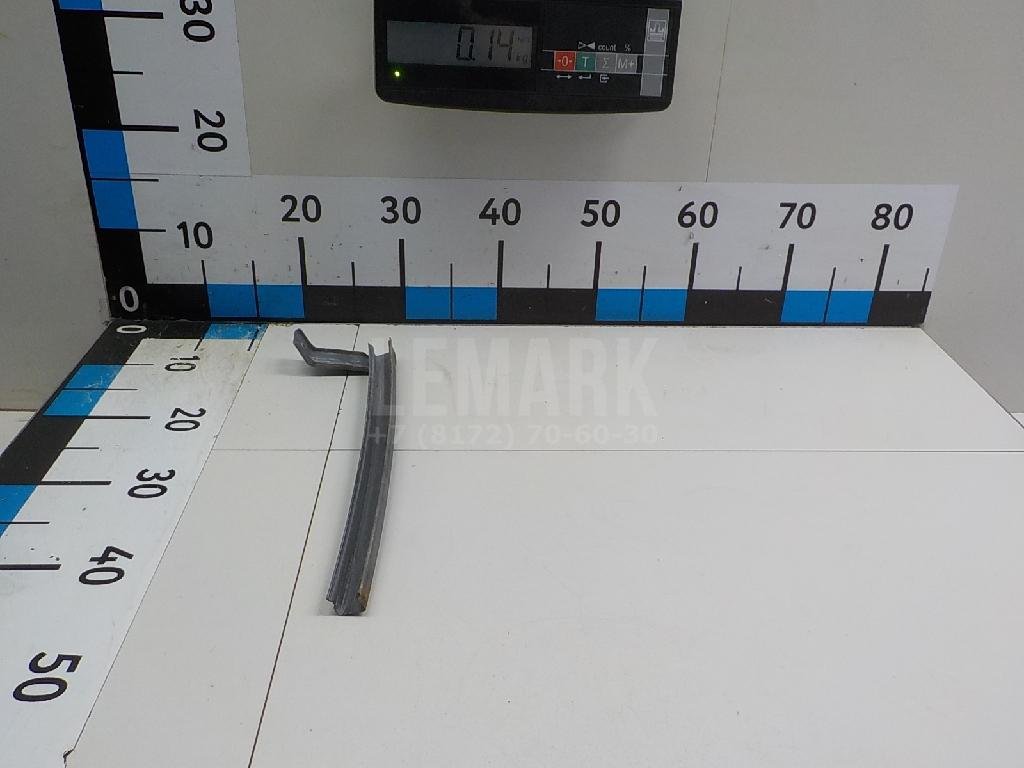 Направляющая стекла двери