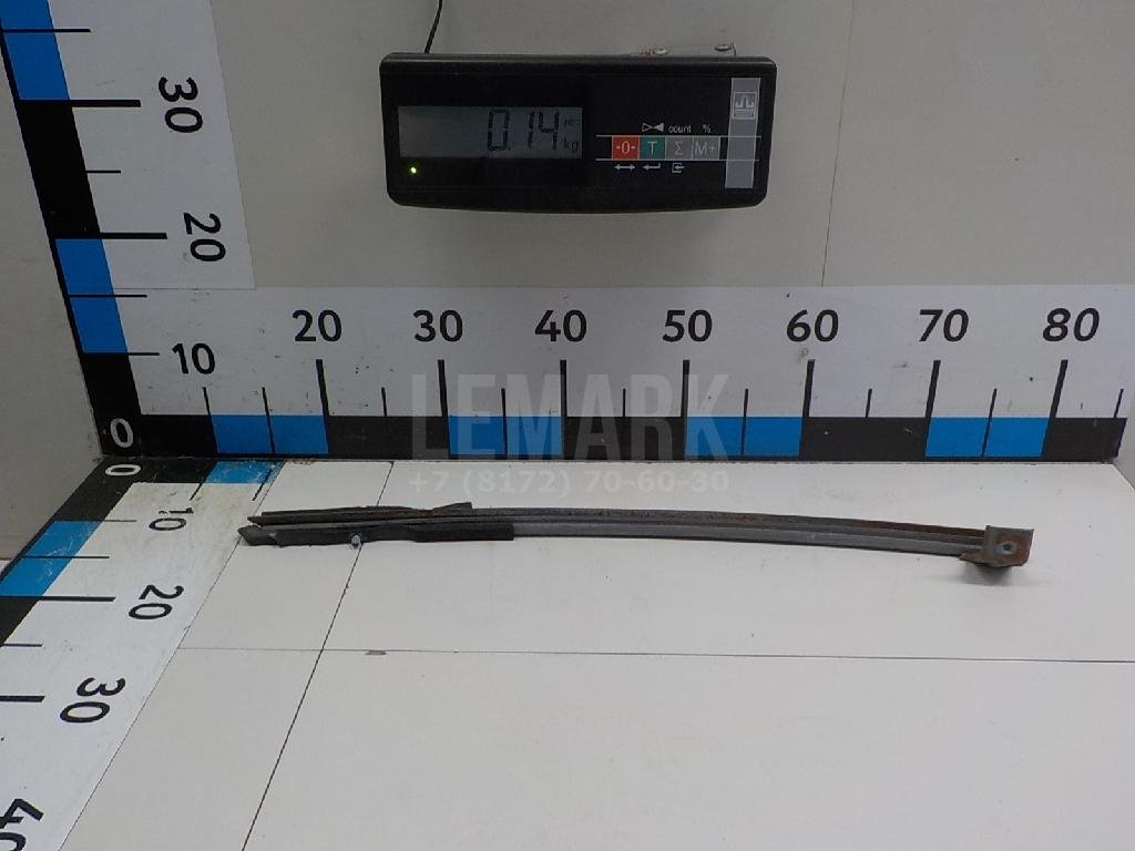 Направляющая стекла двери