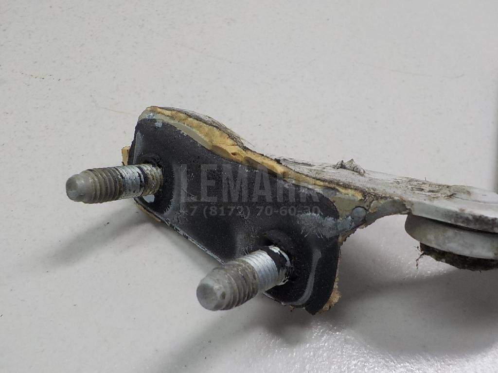 Петля двери багажника