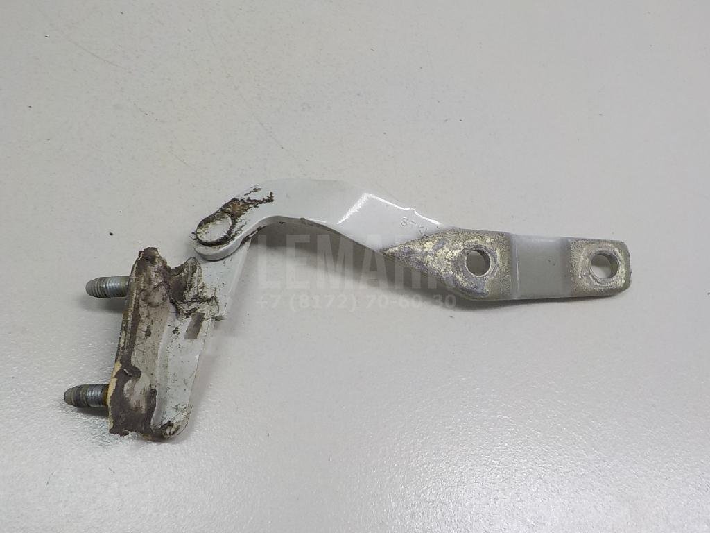 Петля двери багажника