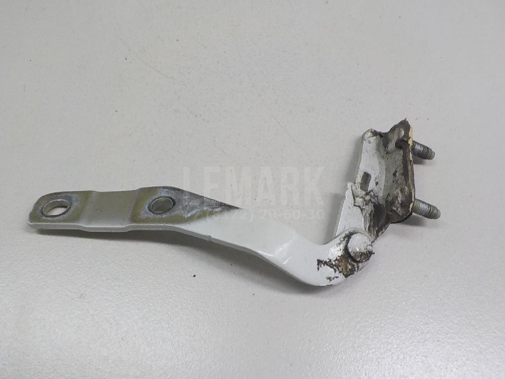 Петля двери багажника