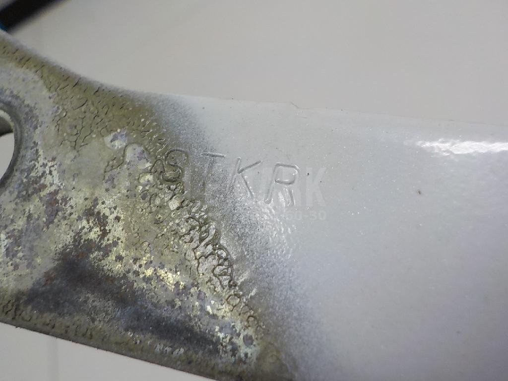 Петля двери багажника