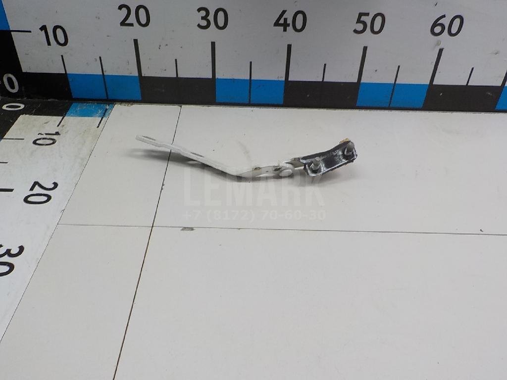 Петля двери багажника