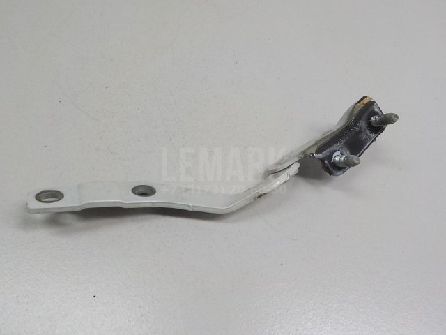 Петля двери багажника