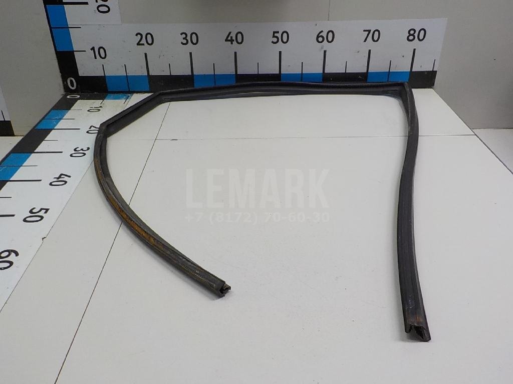 Уплотнитель стекла двери для  Audi A4 [B8] Allroad 2009-2015