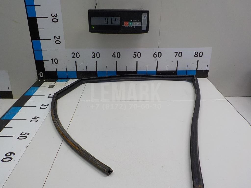 Уплотнитель стекла двери для  Audi A4 [B8] Allroad 2009-2015