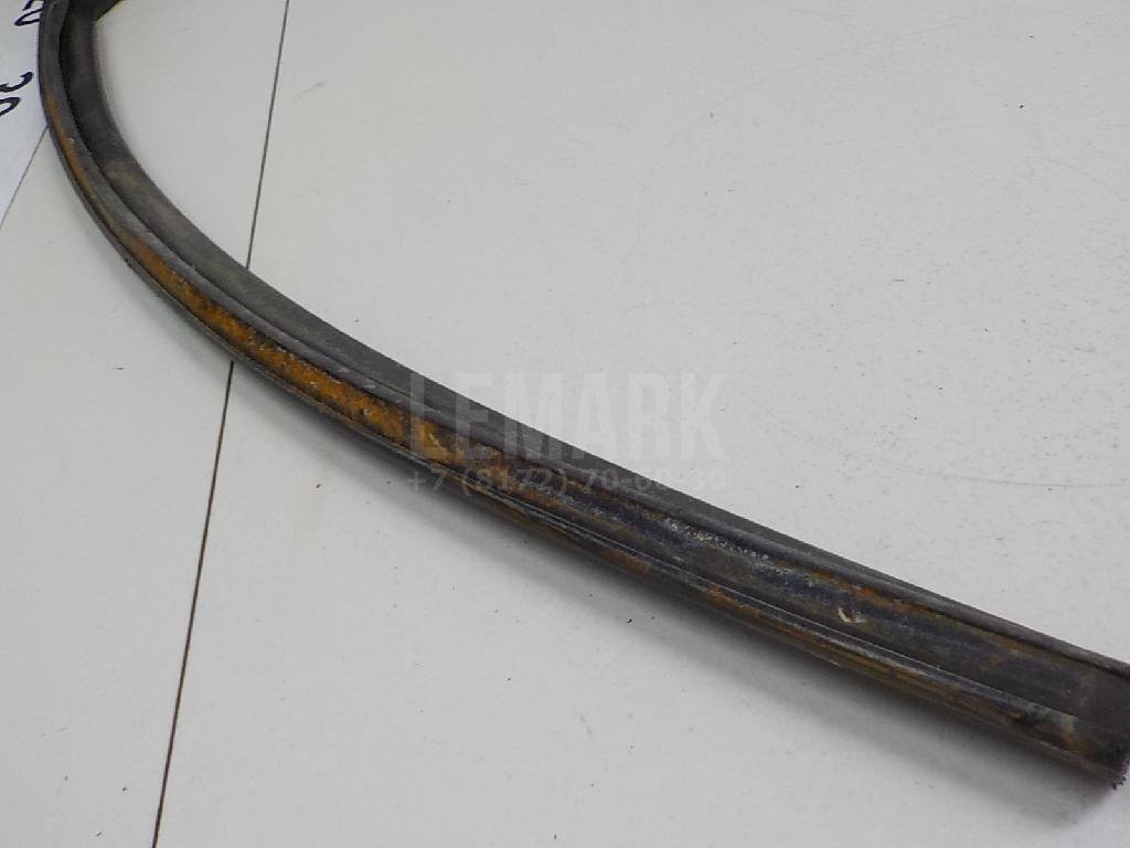 Уплотнитель стекла двери для  Audi A4 [B8] Allroad 2009-2015