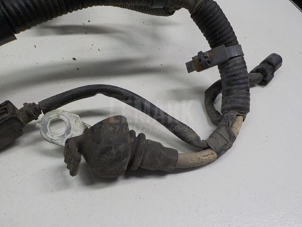 Клемма аккумулятора плюс