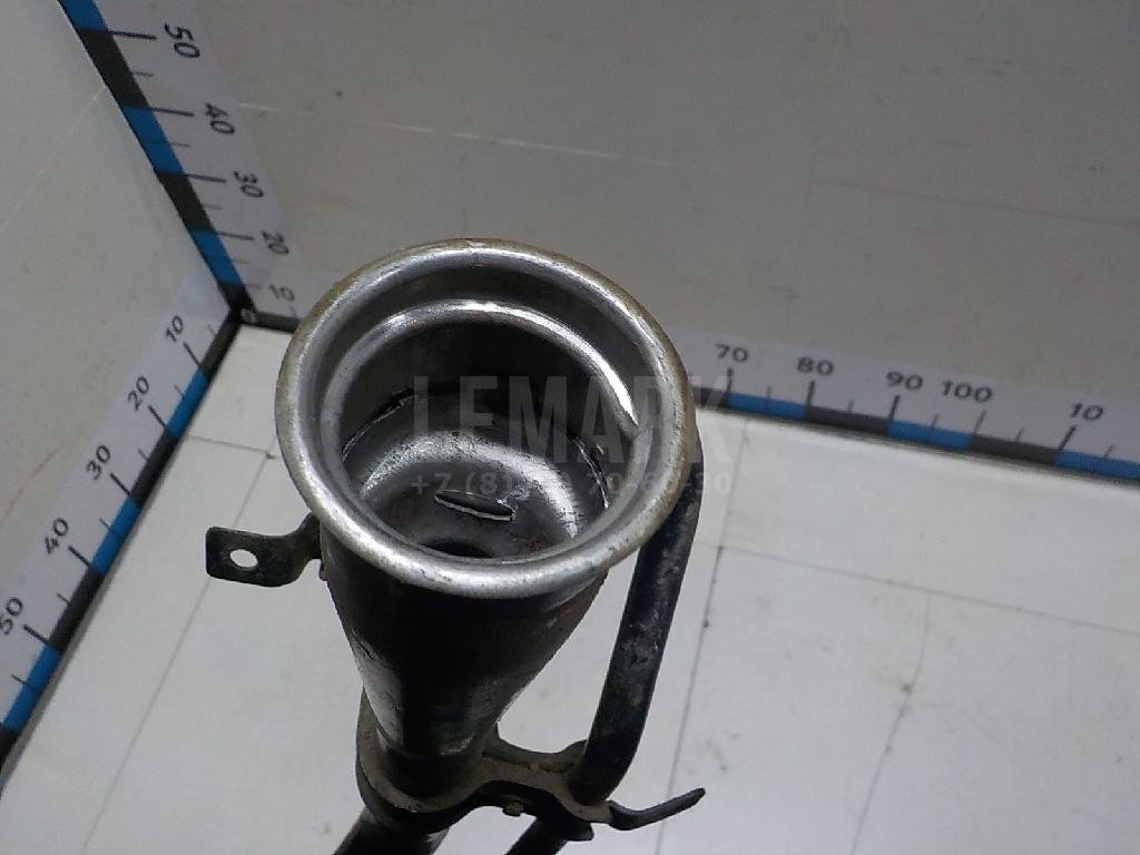 Горловина топливного бака