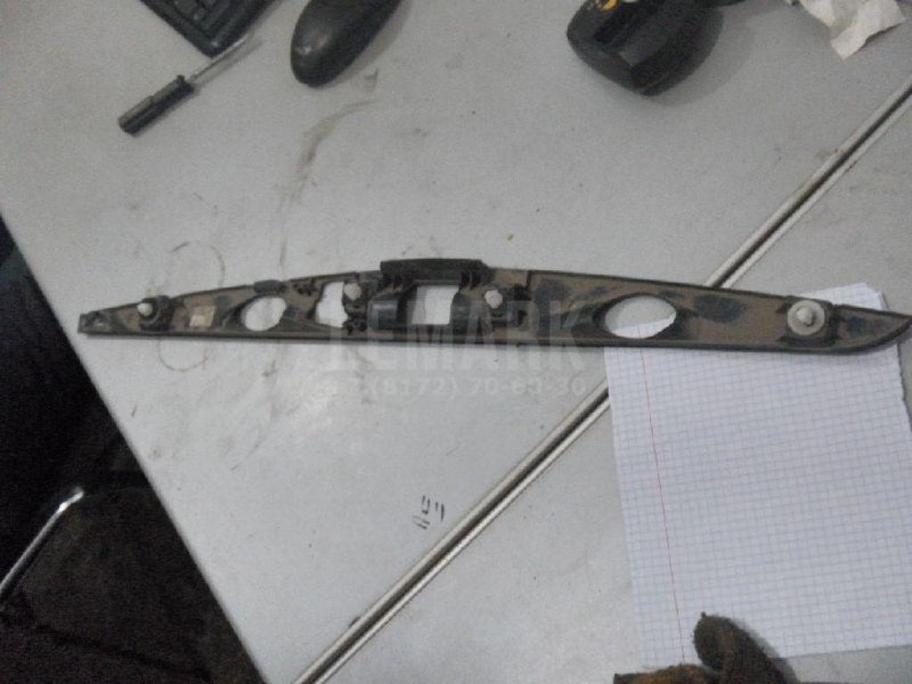 Накладка двери багажника