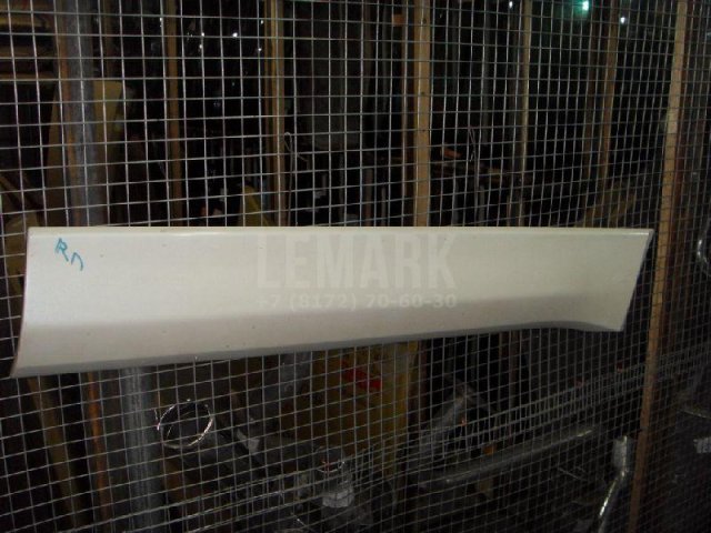 Накладка двери передней правой