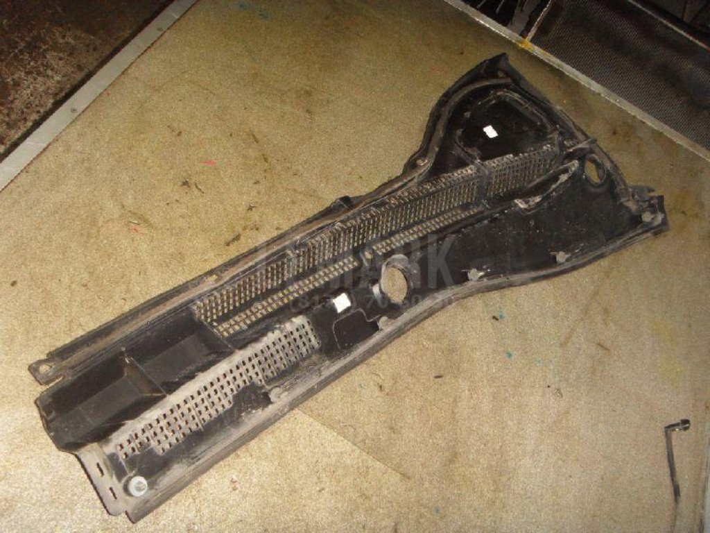 Решетка стеклооч. (планка под лобовое стекло)