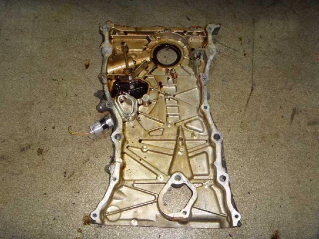 Крышка двигателя передняя