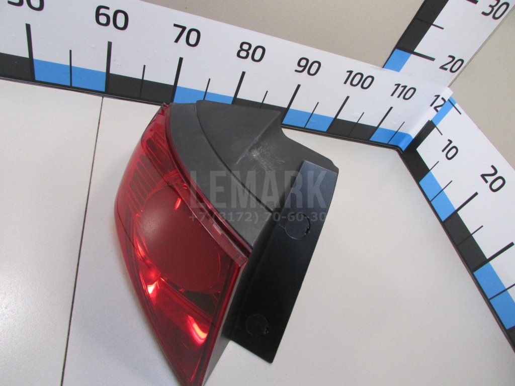 Фонарь задний наружный левый