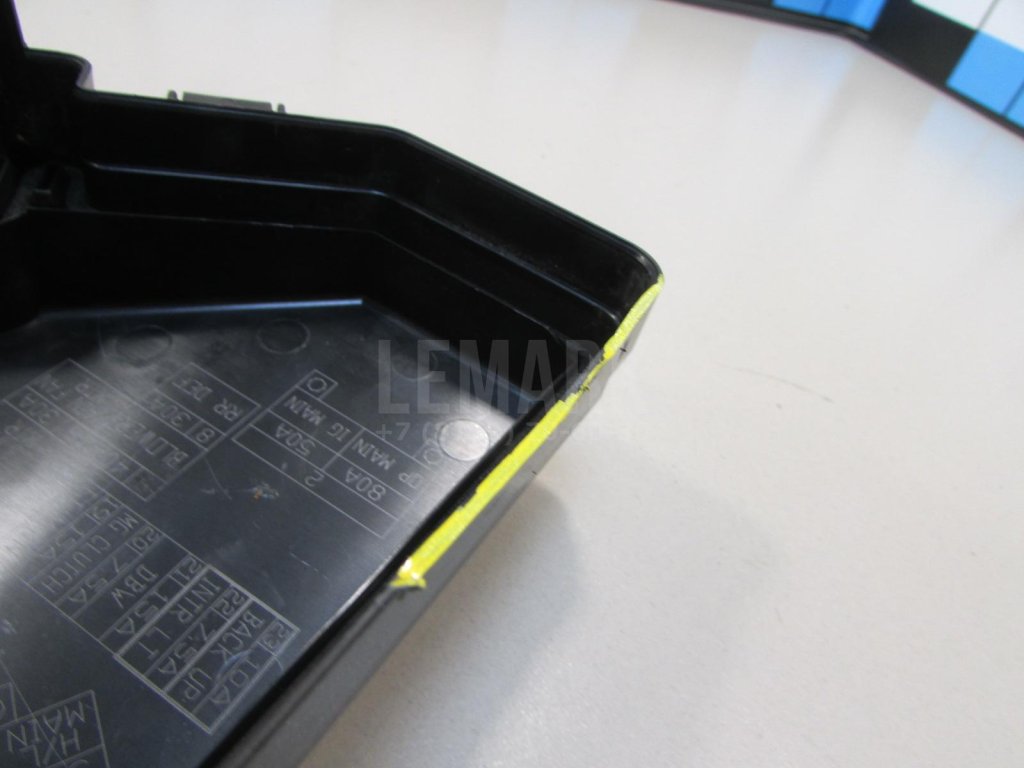 Крышка блока предохранителей