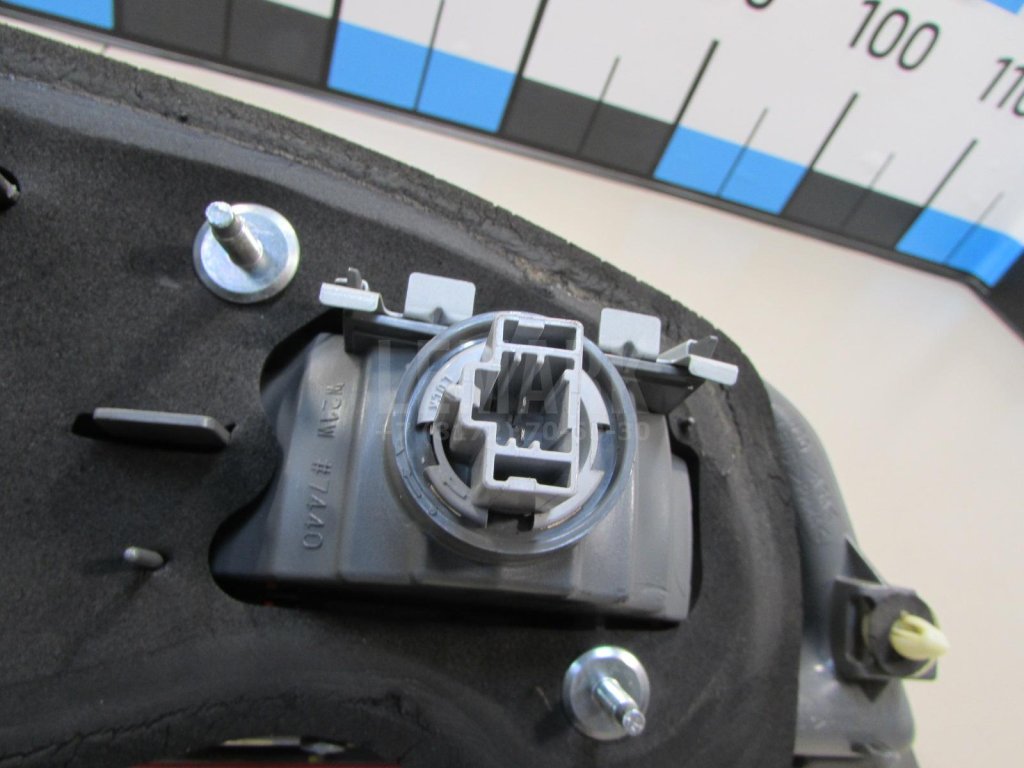 Фонарь задний внутренний правый