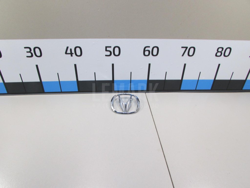 Эмблема на крышку багажника