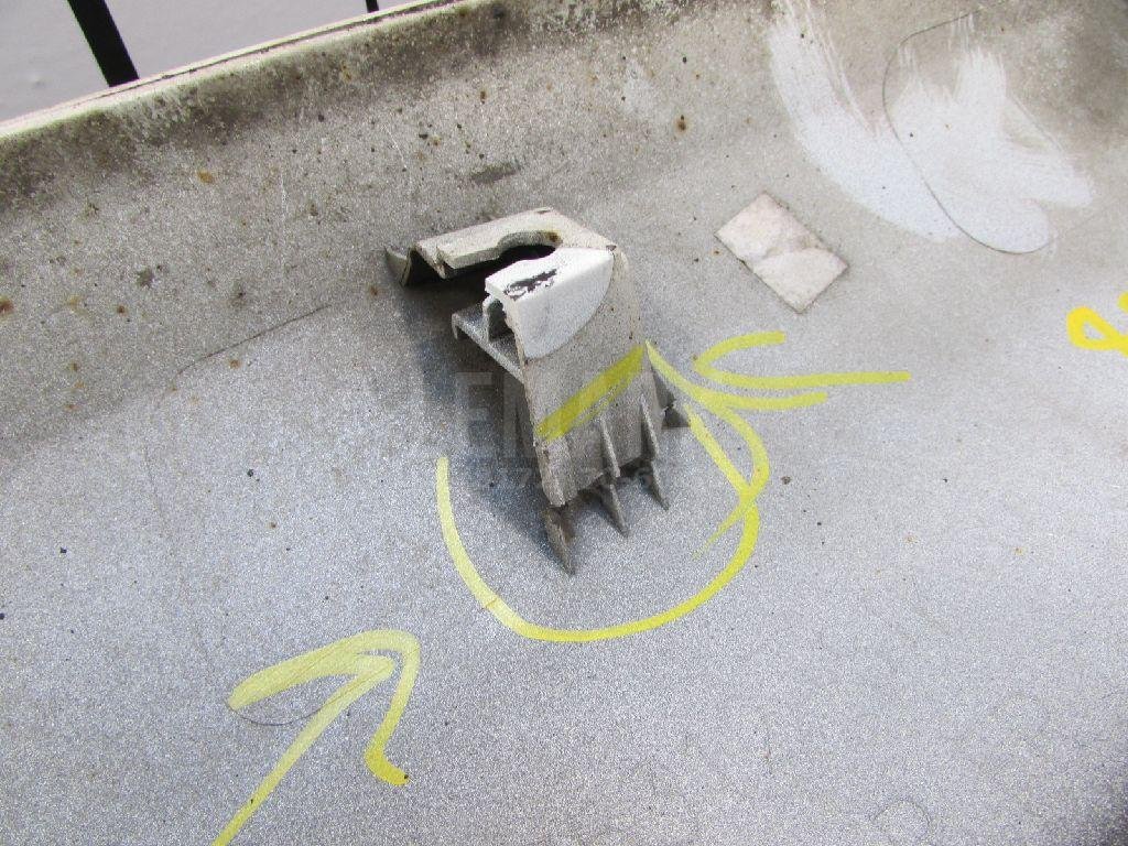 Накладка двери передней правой