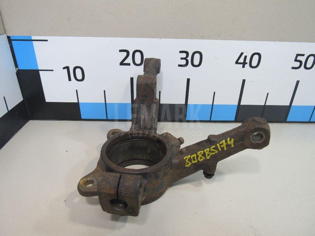 Кулак поворотный передний правый