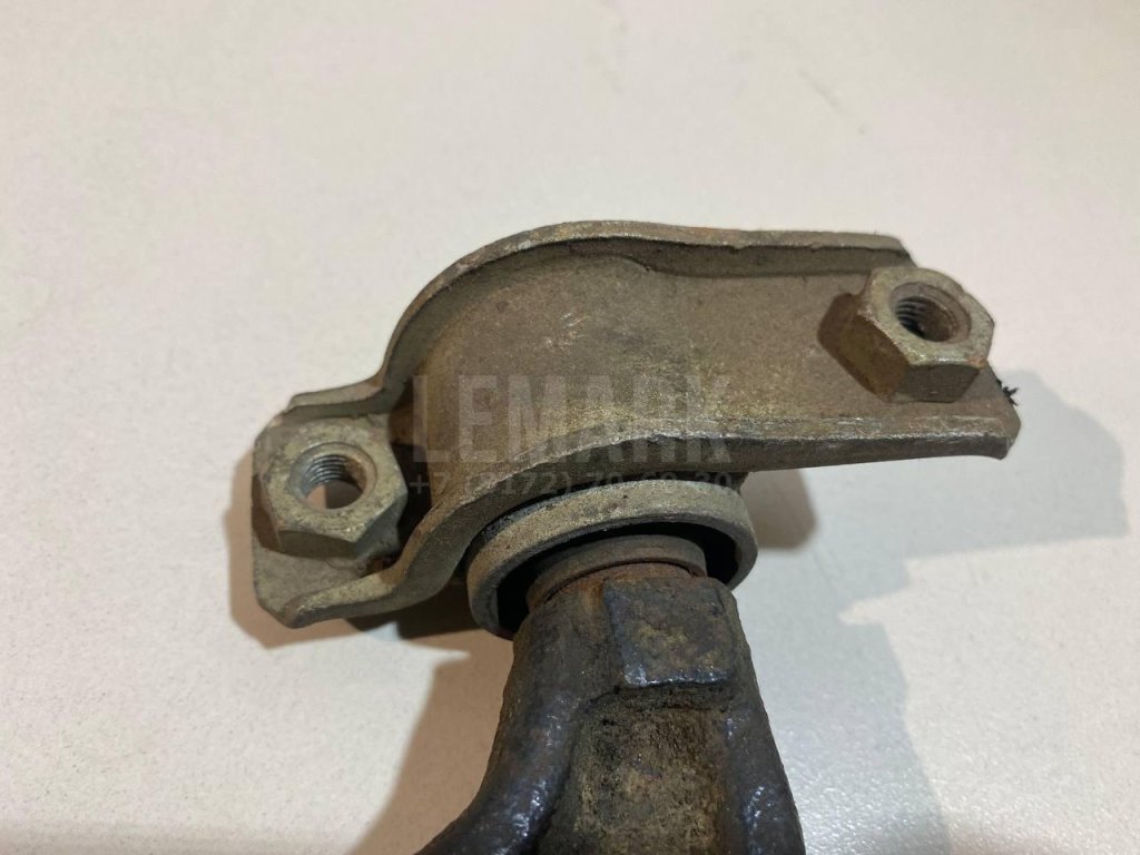 Рычаг передний левый