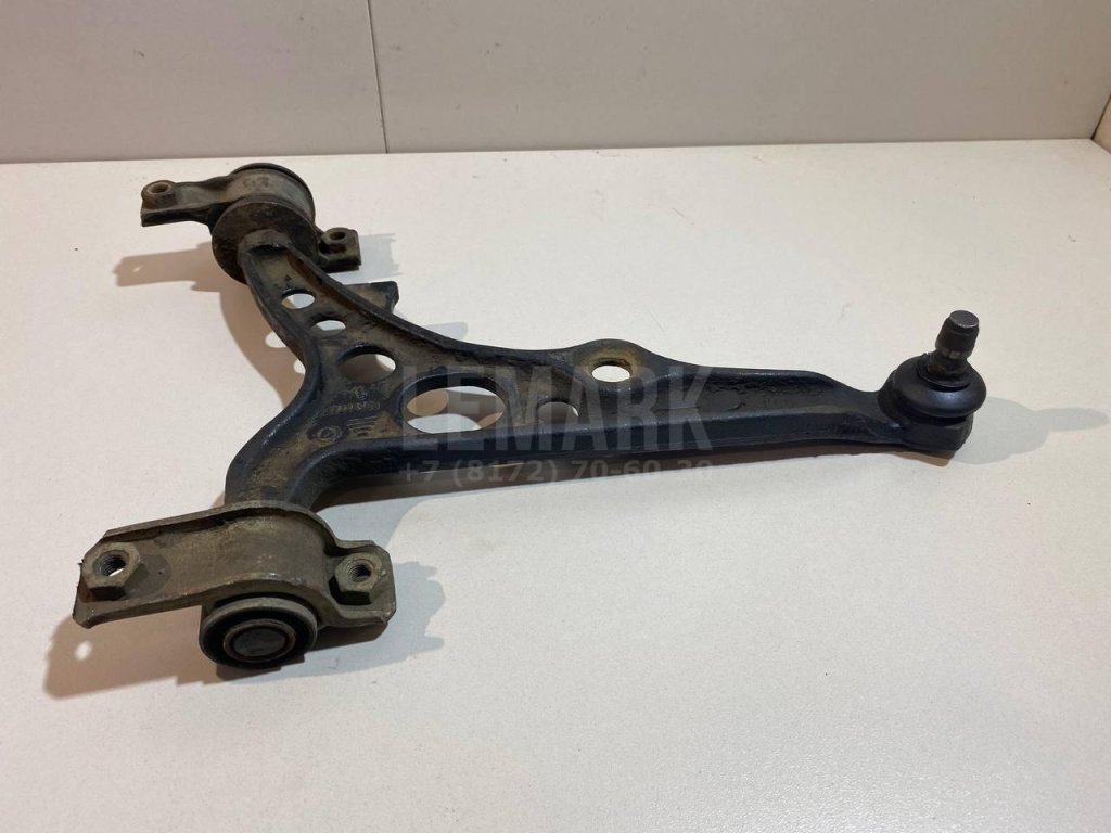 Рычаг передний левый