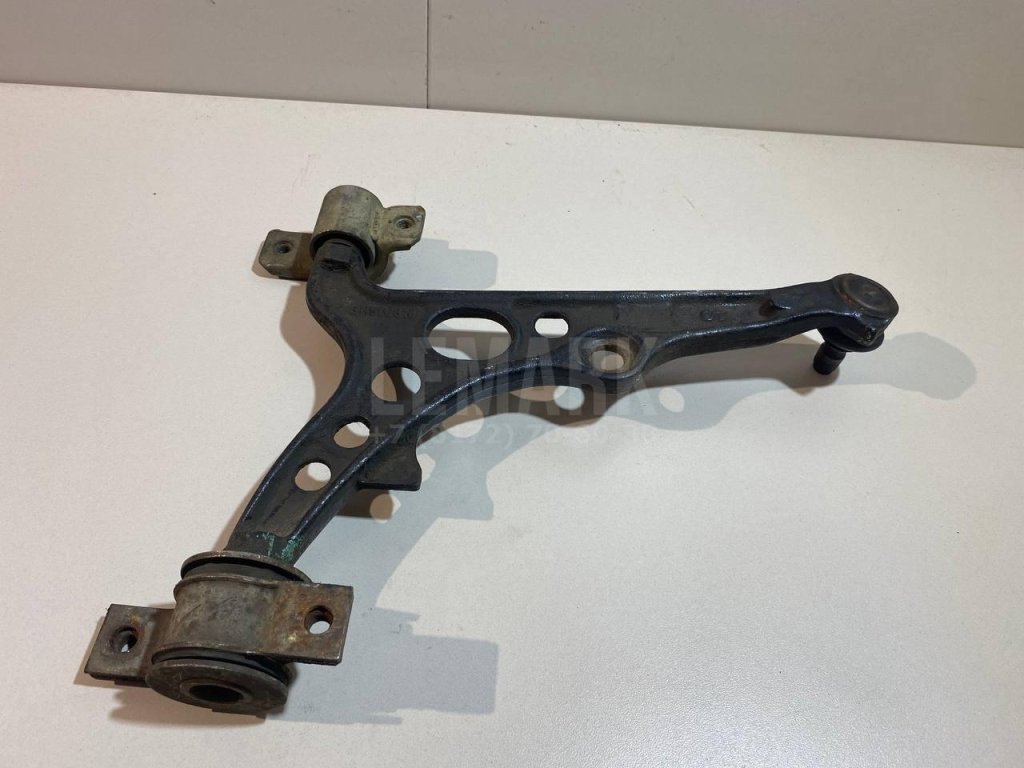 Рычаг передний левый