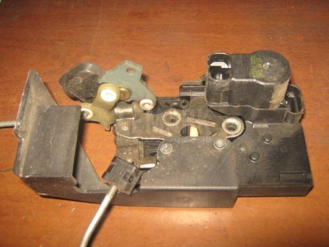 Замок двери задней левой