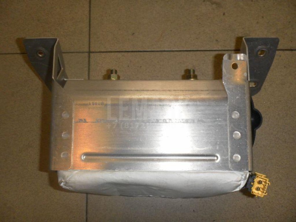 Подушка безопасности пассажирская (в торпедо)