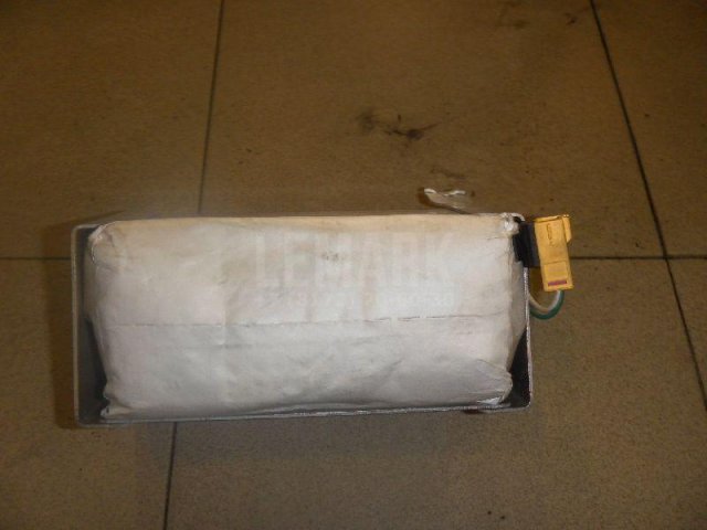 Подушка безопасности пассажирская (в торпедо)