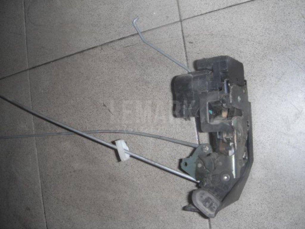 Замок двери задней правой