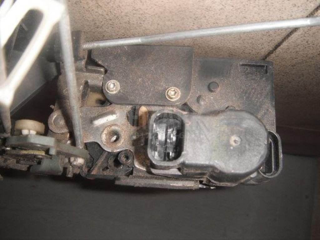 Замок двери задней правой