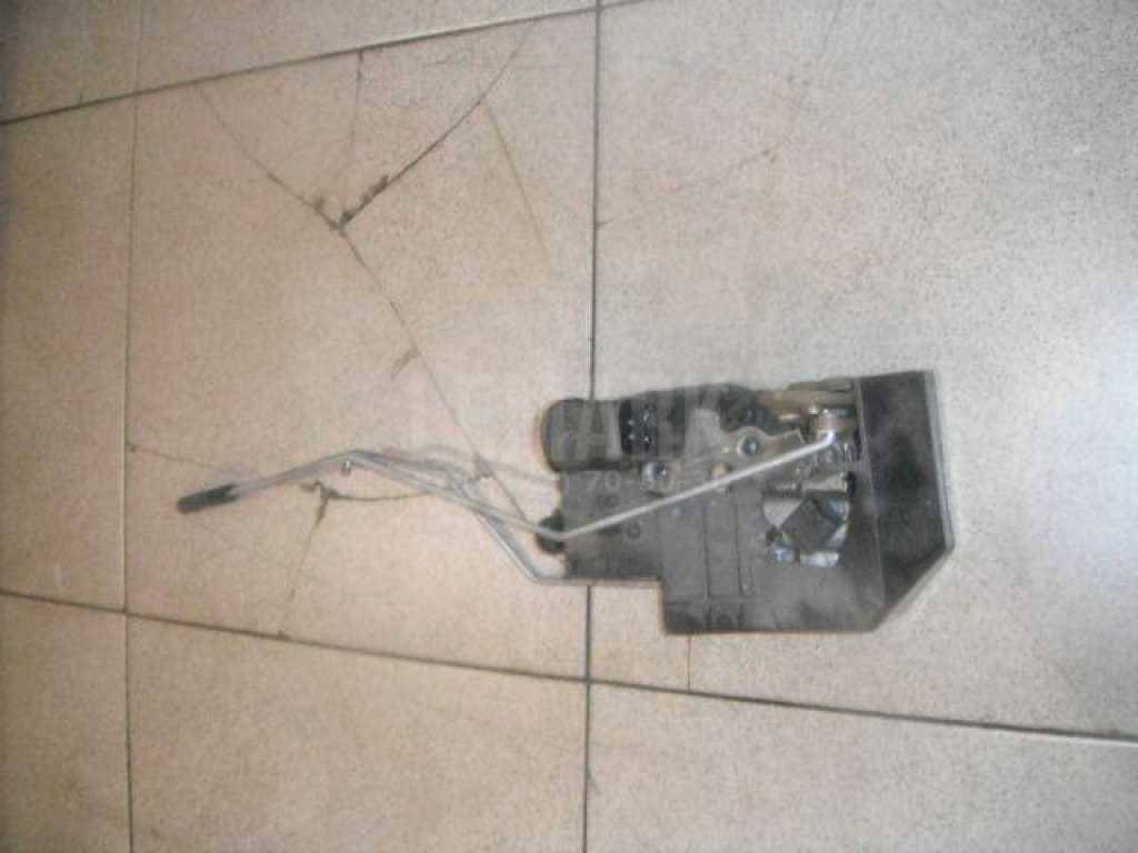 Замок двери передней правой