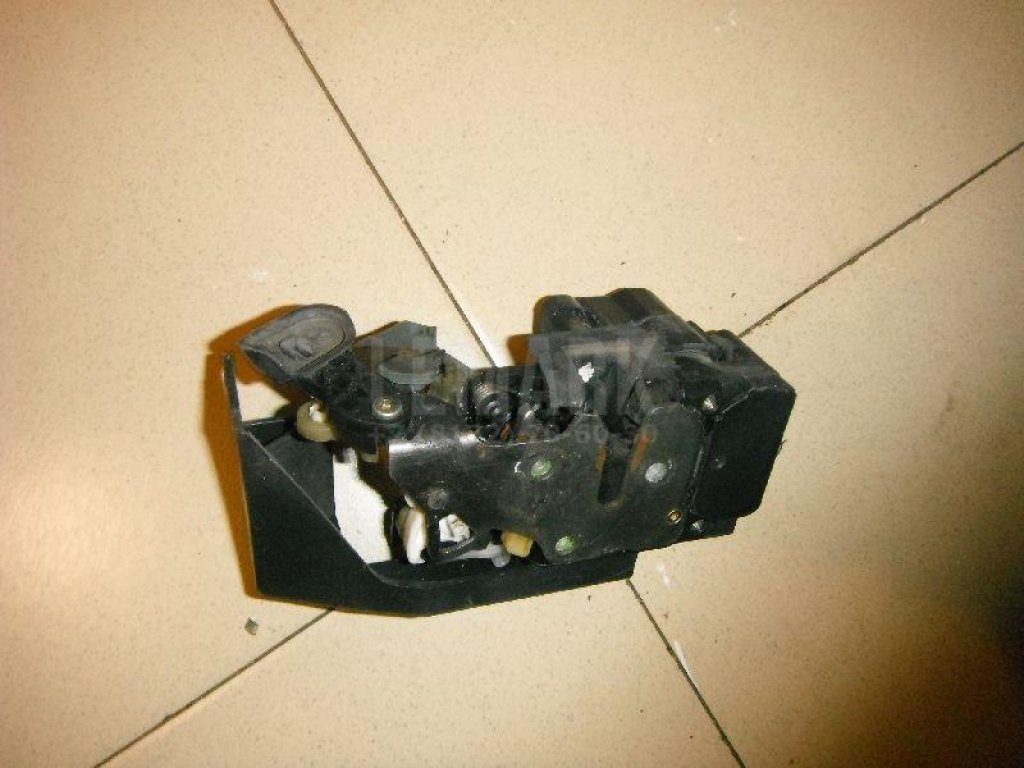 Замок двери задней правой