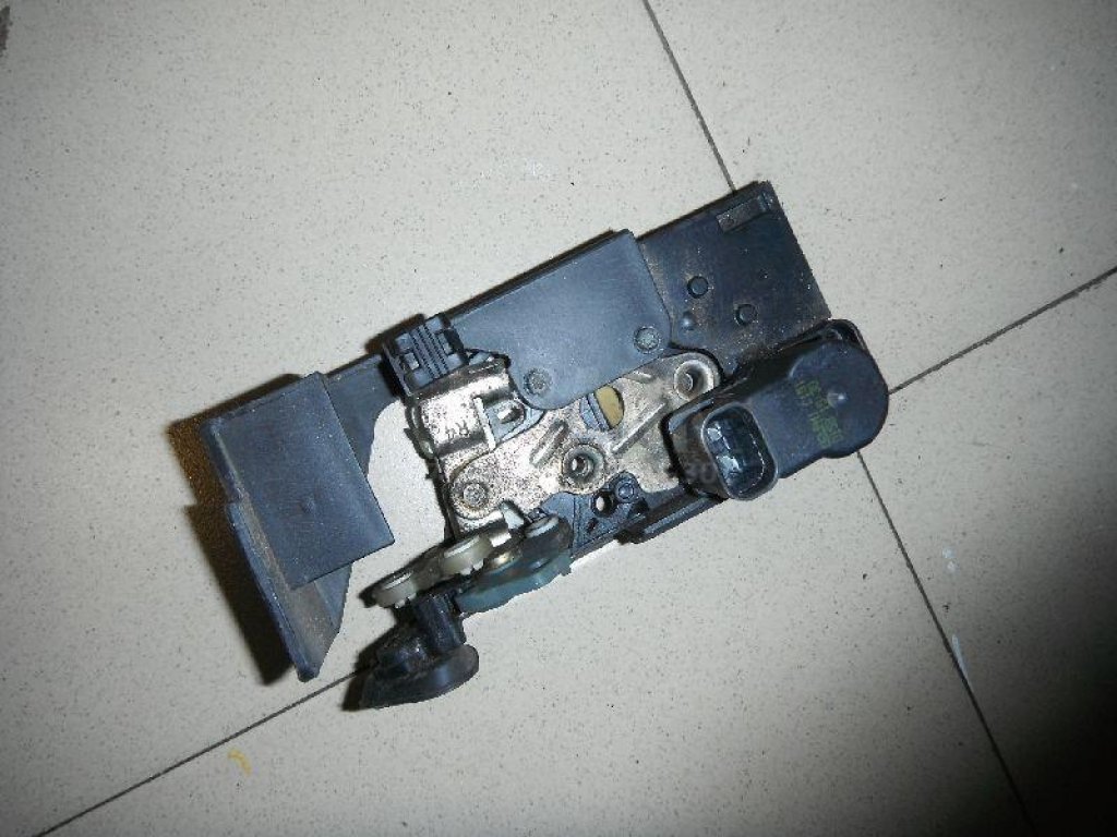 Замок двери задней правой