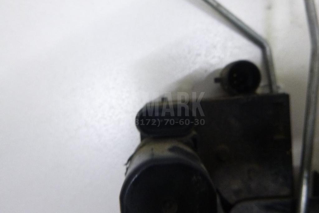 Замок двери передней левой