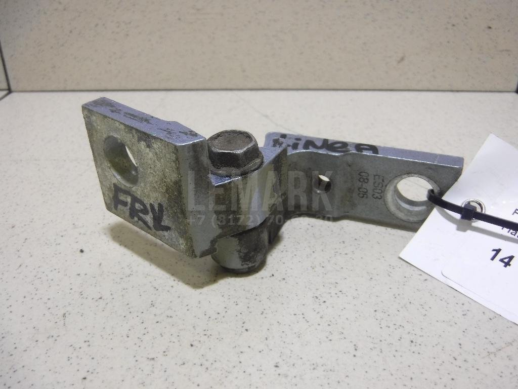 Петля двери