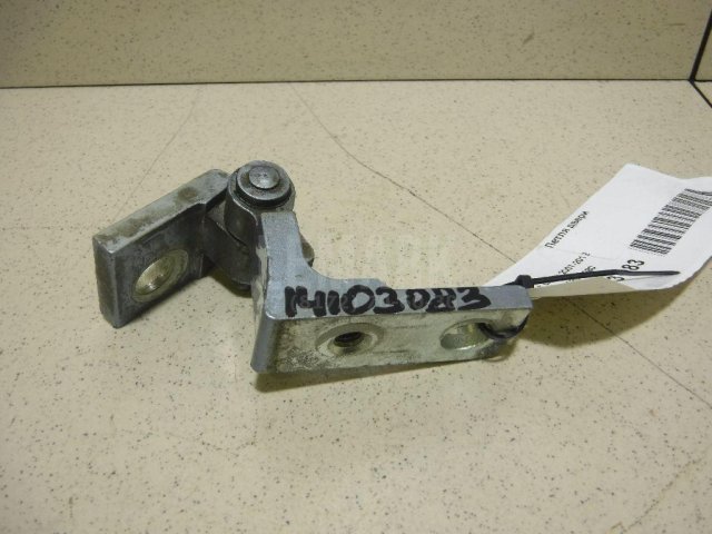 Петля двери