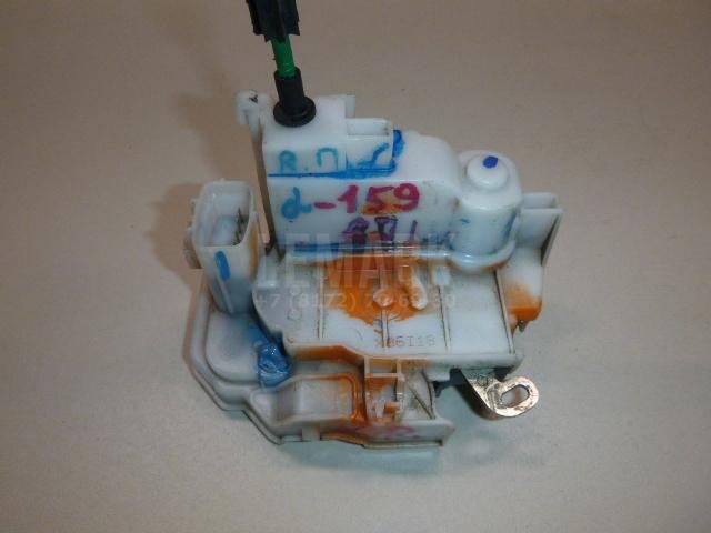 Замок двери передней правой