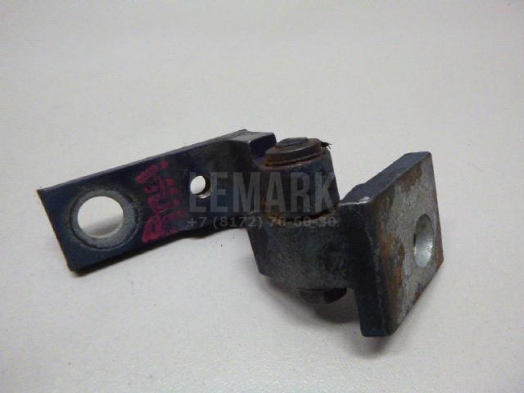 Петля двери