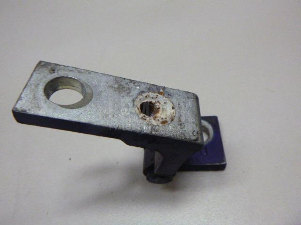 Петля двери