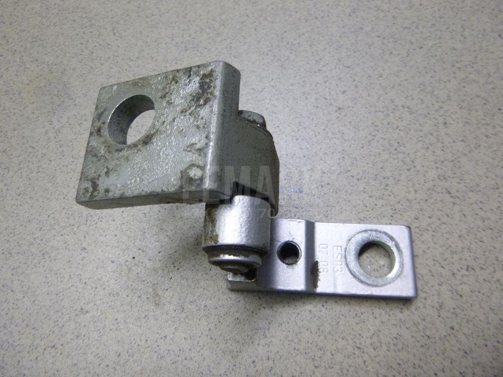 Петля двери