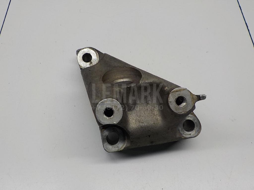 Кронштейн двигателя