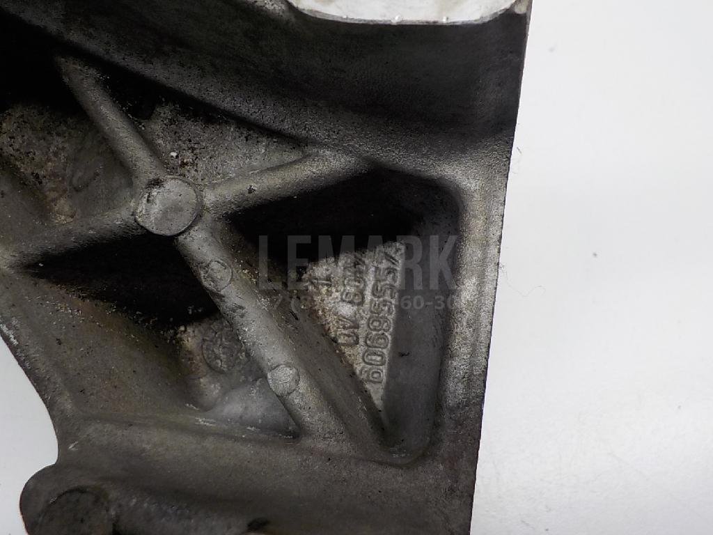 Кронштейн двигателя