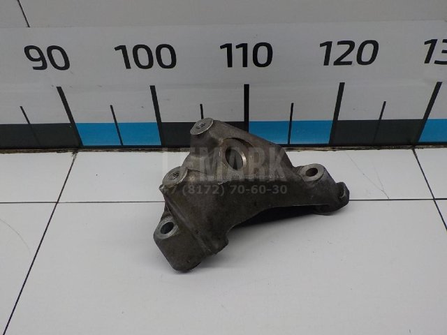 Кронштейн двигателя