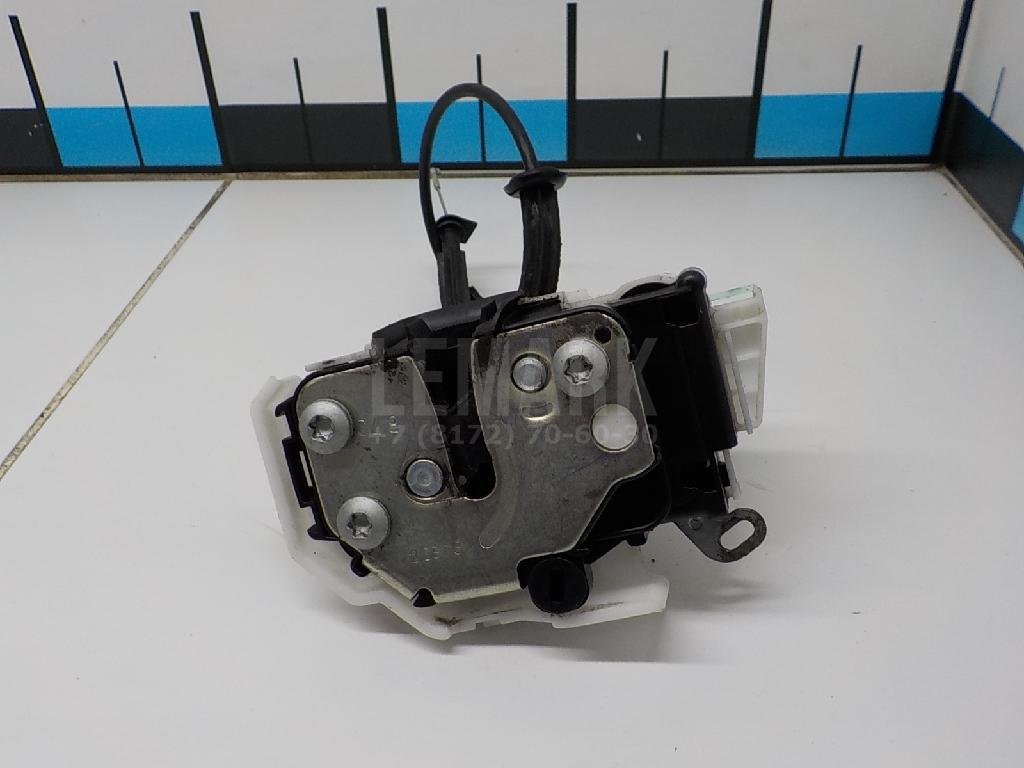 Замок двери передней левой