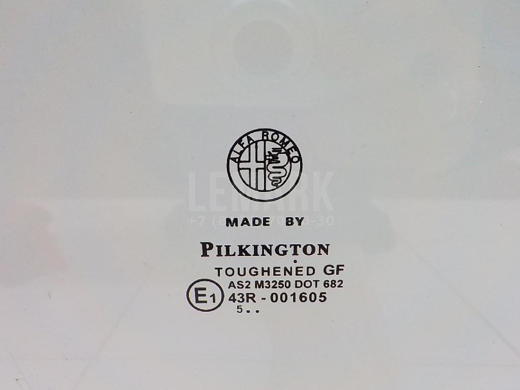 Стекло двери передней левой