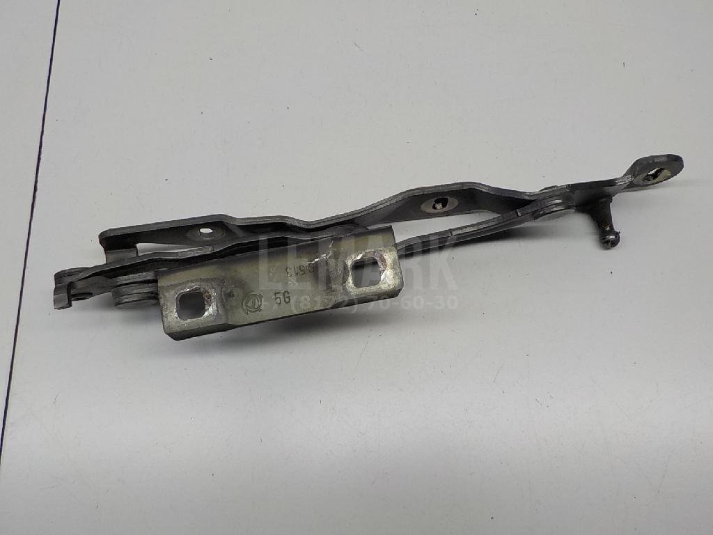 Петля крышки багажника